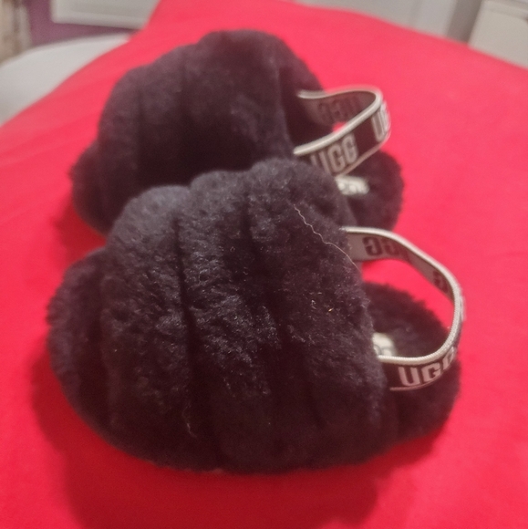 Ugg - Picture 3 of 4